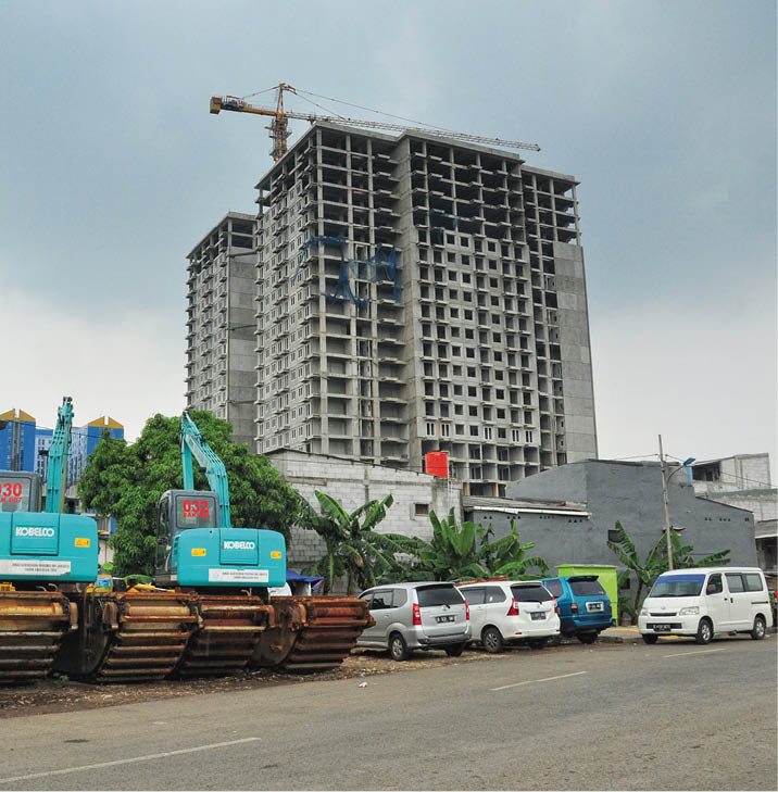 Pertumbuhan properti di koridor Daan Mogot adalah cermin dari agresifnya bisnis properti di Jakarta Barat. Infrastruktur dan transportasi massal jadi nilai lebih koridor ini.