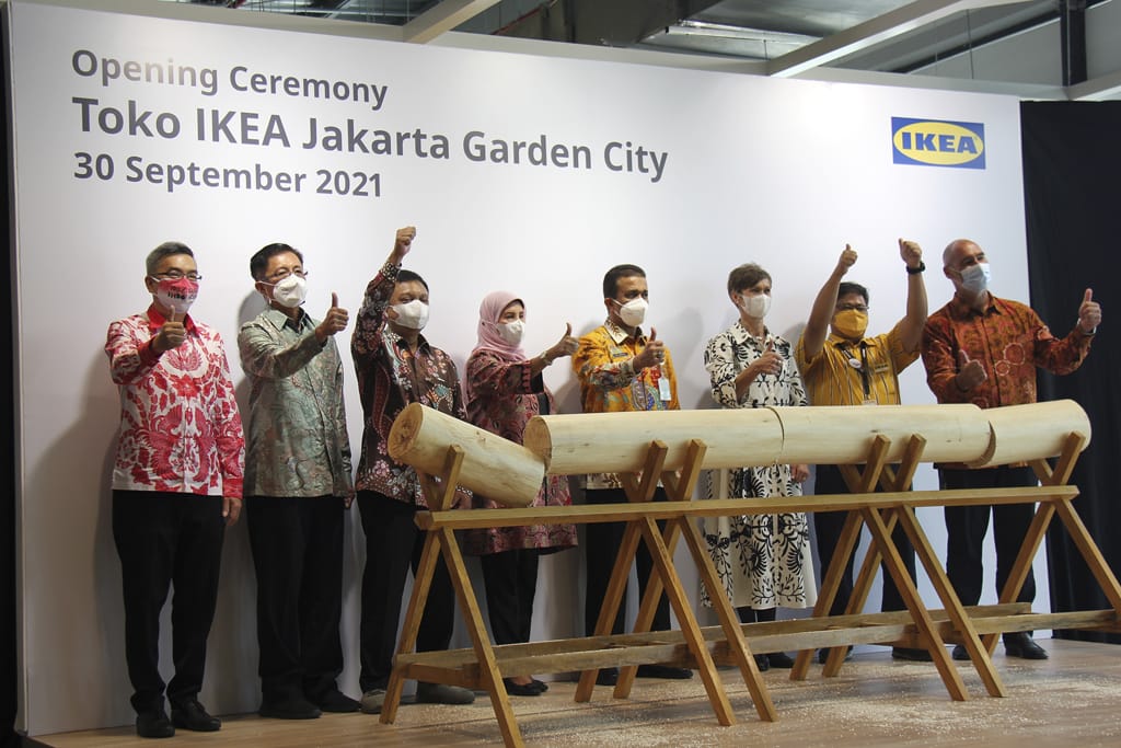 IKEA Indonesia meresmikan beroperasinya toko keempat di Indonesia dengan lokasi di kawasan perumahan Jakarta Garden City, Jakarta Timur, Kamis (30/9/2021).