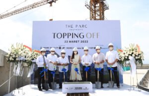 topping off Apartemen The Parc