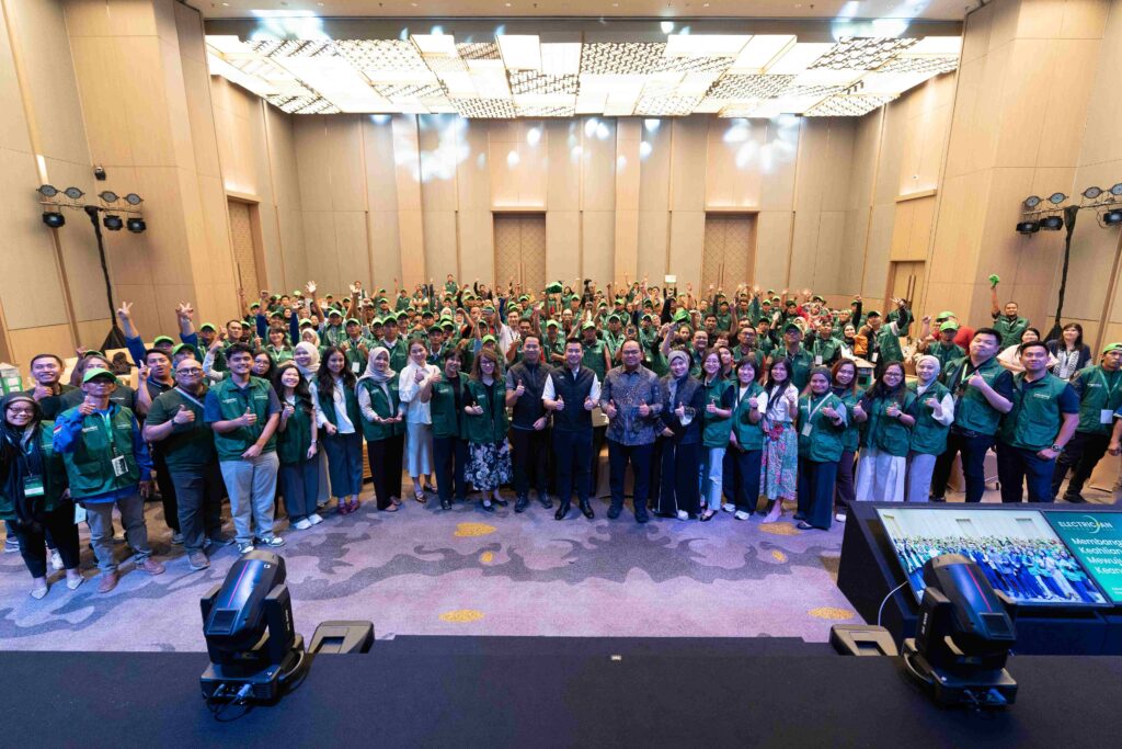Peserta dan tim Schneider Electric berfoto bersama dalam peluncuran Electrician Academy 2026 di Jakarta. Dok. Schneider Electric